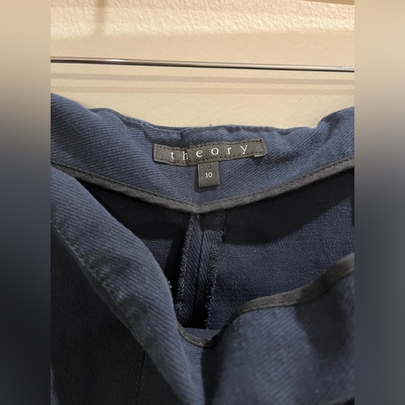 Theory Belisa 2 Pants - Dark Navy - Size 10
Sku#62 - Picture 4 of 6